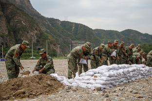 点射破门！官方：萨拉赫当选双红会全场最佳，力压梅努、迪亚斯等